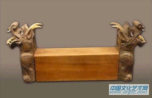 大葆台汉墓青铜龙头木枕