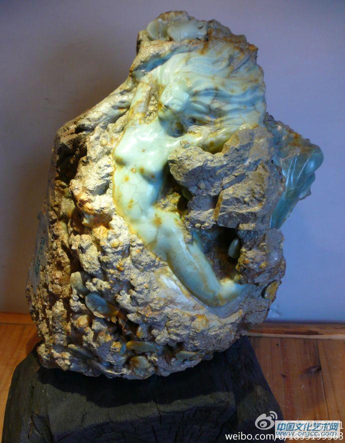 《远古遗韵》一块莫名的石头，表现远古的海底凝固的美人鱼，沧海桑田