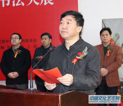 洛阳市书协王鸣(右一)陪同原洛阳市刘典立(中),市副