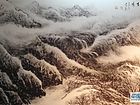 画家李颠焦墨山水作品《苍山风云千古秀》