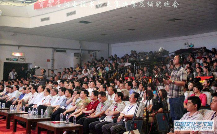 书画家严浩参加今世福首届洛阳电视书法大赛决赛暨颁奖晚会现场