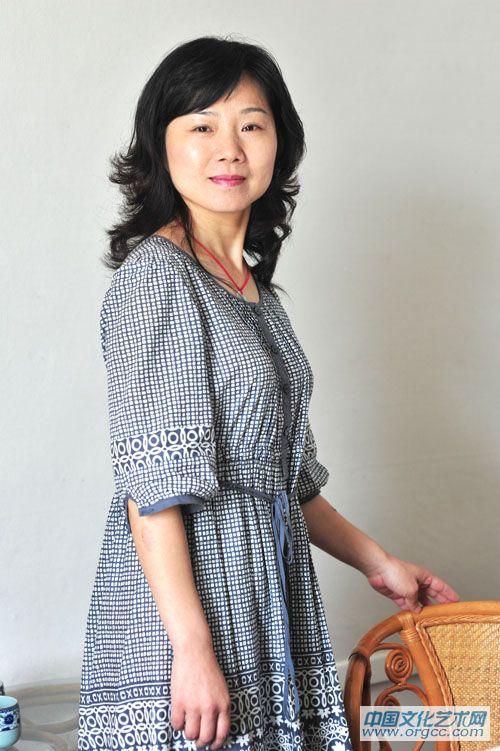 画家常丽霞个人风采照