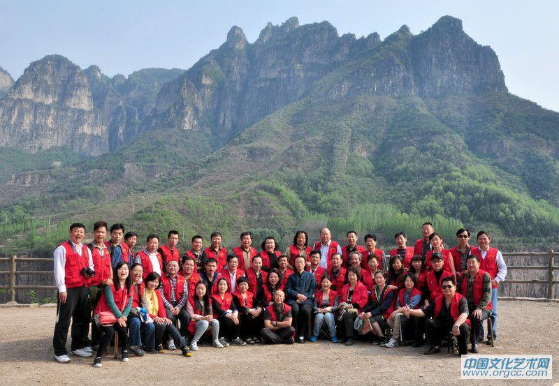 画家闫秀伶参加曾刚大师山水班培训合影