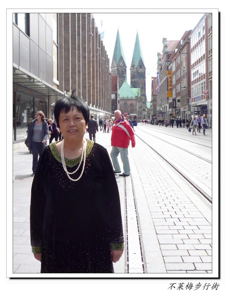 画家闫秀伶在德国不莱梅个人风采照