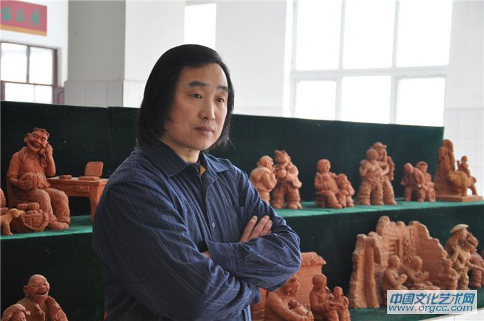毕业于河南教育学院美术系,现为中国工业设计协会会员,中国雕塑家协会图片