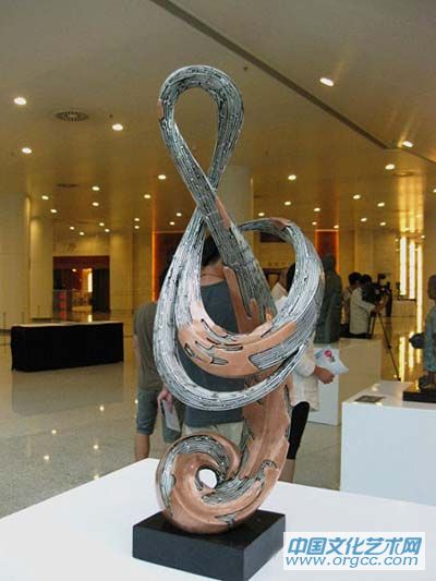 图文:河南"艺术之声"雕塑双年展启幕